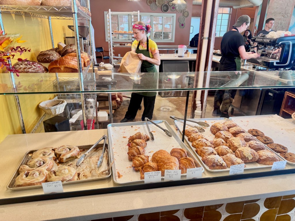 the pastry case at Kuluntu