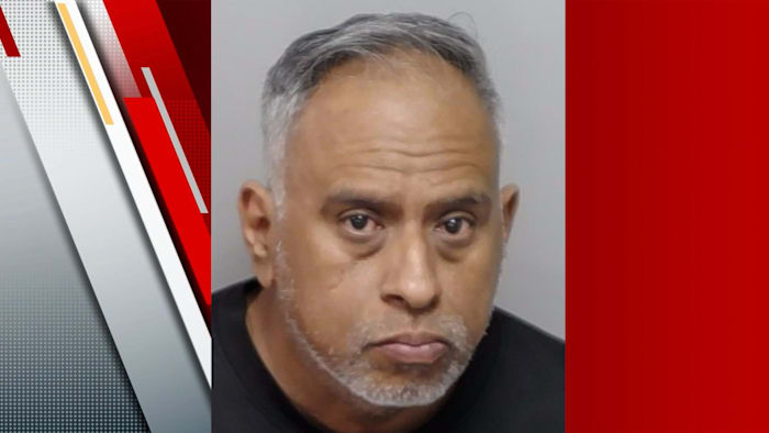 Man charged with intoxication assault in connection with I-35 rollover crash, SAPD says