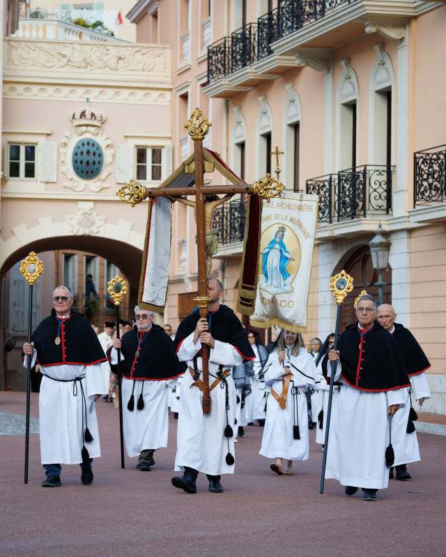 Princely Couple celebrates Corpus Christi from Palace Window