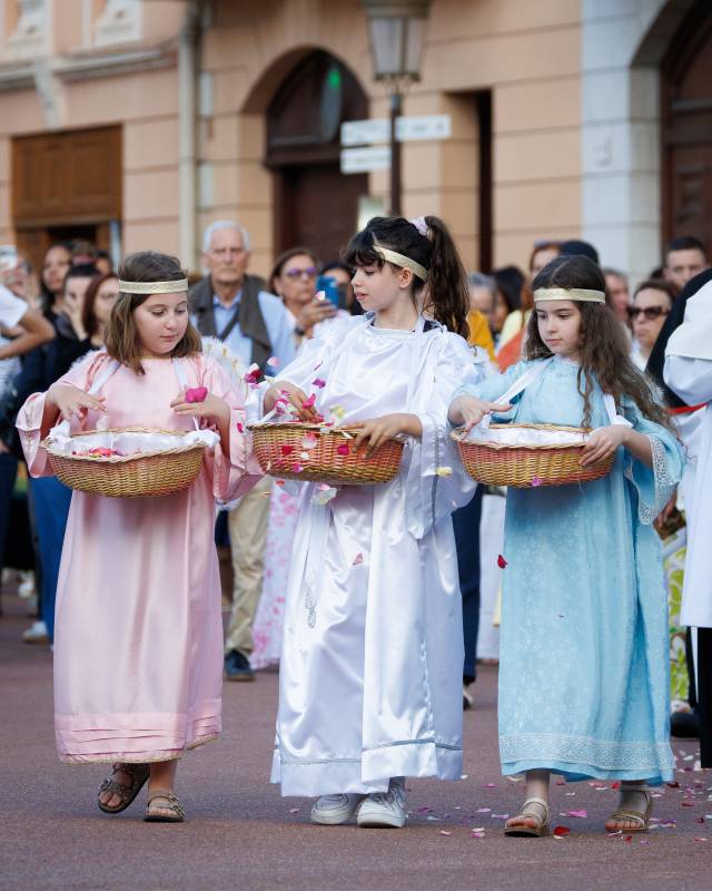 Princely Couple celebrates Corpus Christi from Palace Window