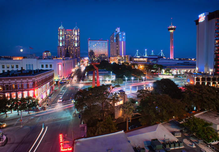 Heavy traffic on San Antonio highways after Spurs win Game 3 in NBA Finals