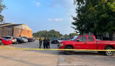 Woman dead, man in critical condition in believed murder and attempted suicide in SW Houston