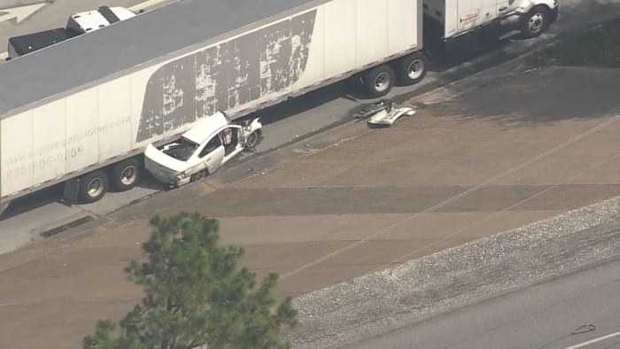 18-wheeler involved in major crash on 610 East Loop Northbound at I-10 East