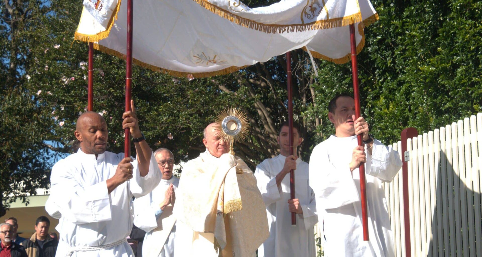 Thousands witness Corpus Christi | The Catholic Weekly