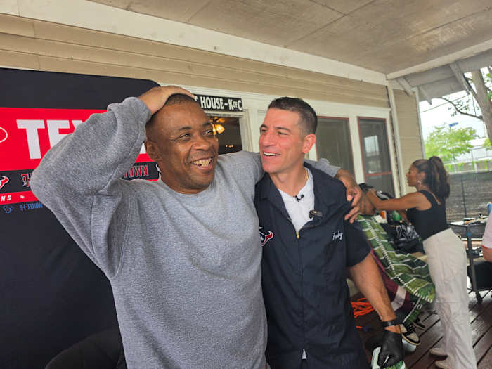 Texans’ Frank Ross holds annual Coach’s Cuts event to benefit the homeless: ‘We’re all in this together’