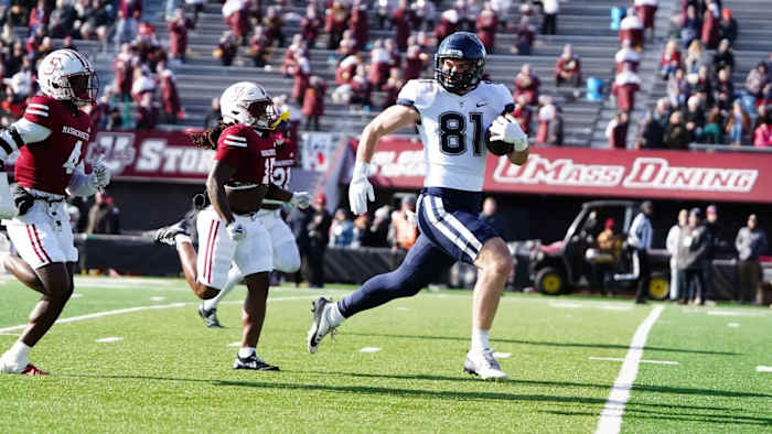 Texans sign undrafted Connecticut tight end Louie Hansen