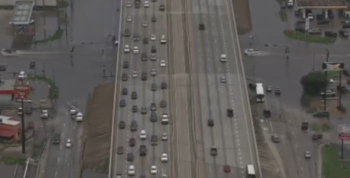 PHOTOS: Houston flooding stalls vehicles, causes manholes to overflow as more rain likely