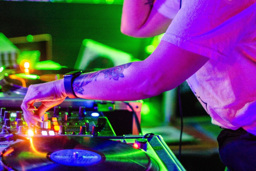 San Antonio's ¡Viaje! vinyl nights find a home at Pearl cocktail spot Jue Let