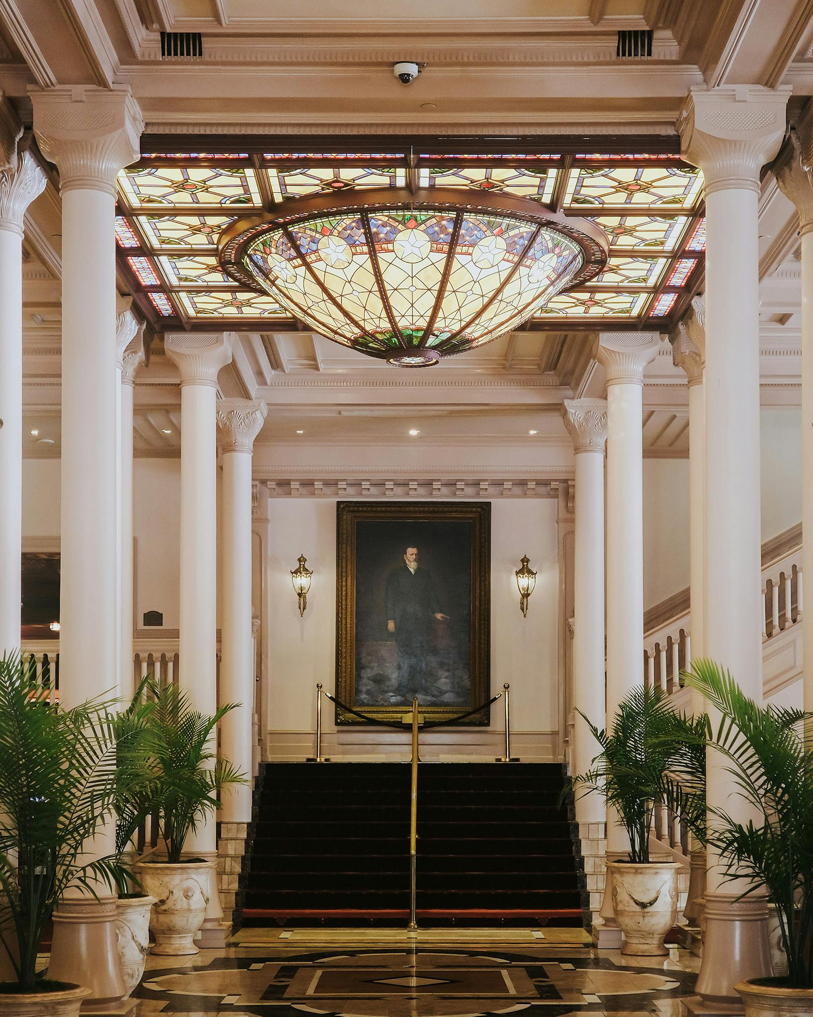 The grand lobby, whose restoration was unveiled at the end of May, is frequented by hotel guests, diners, and visitors who drop in just to admire the striking interior features.
