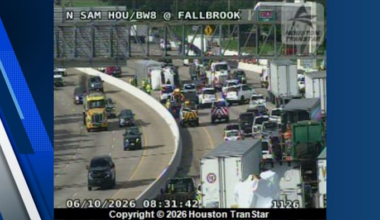 FedEx truck overturns on Sam Houston beltway at Fallbrook