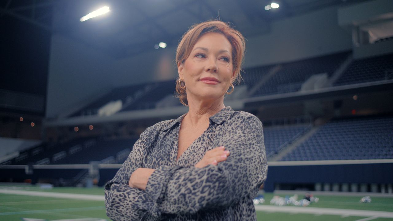 Dallas Cowboys Cheerleaders Director Kelli Finglass on Social Media Backlash, Retirement, and Dancing With Dua Lipa
