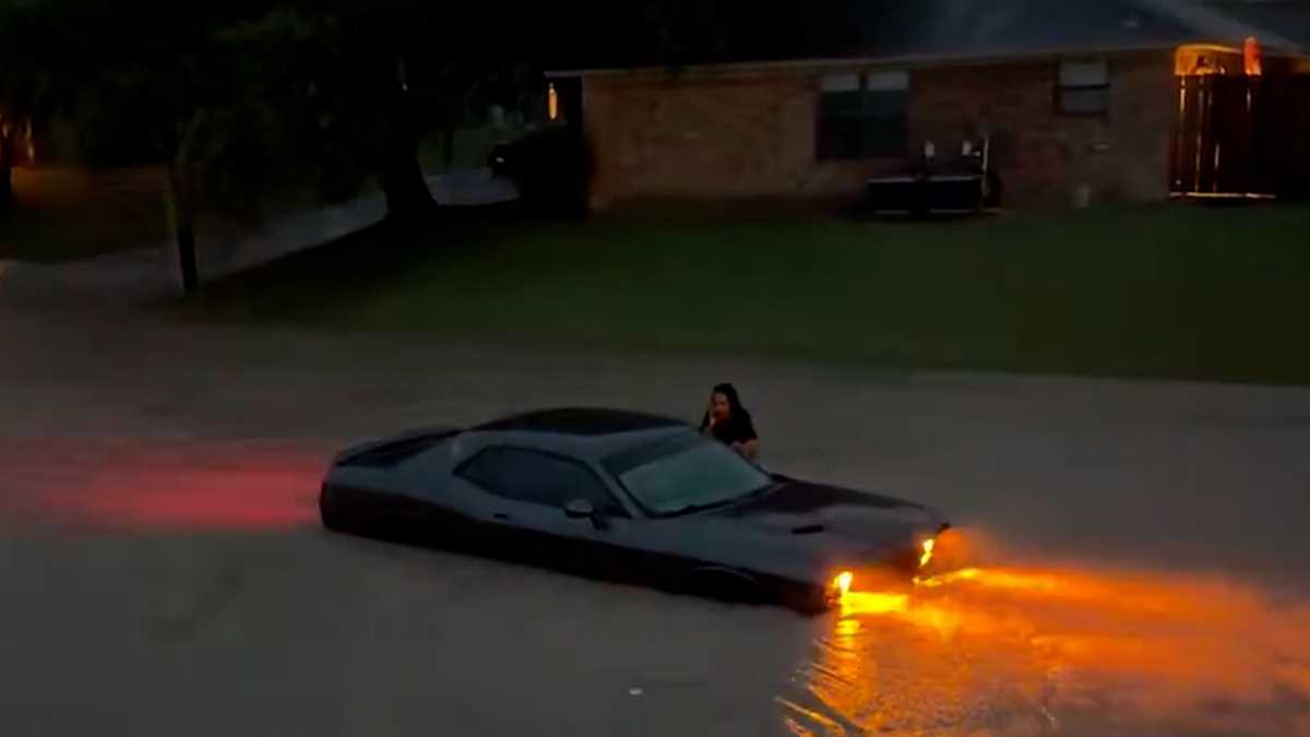 Texas flooding video shows stranded vehicles