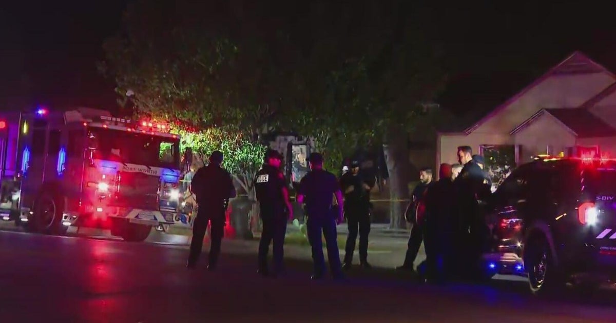 Child killed, 3 children injured after house fire in Fort Worth, officials say