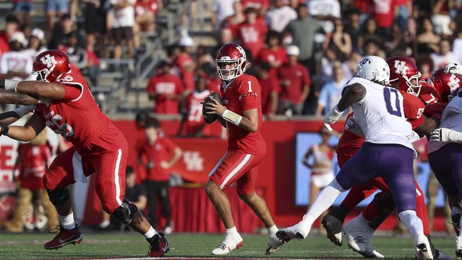 Houston Cougars quarterback Conner Weigman 