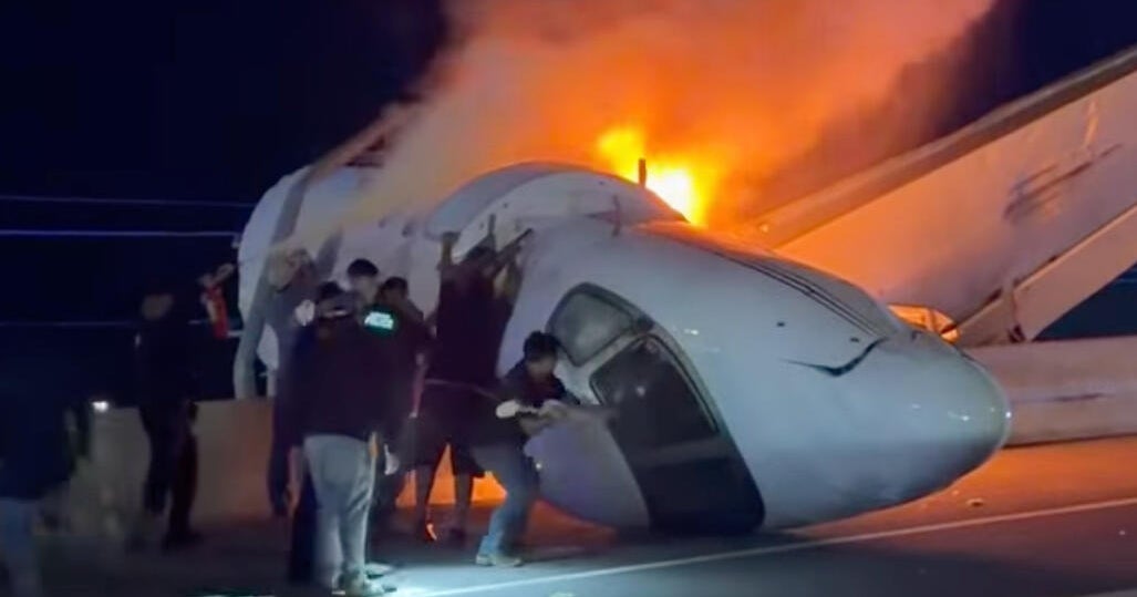 Dramatic rescue efforts after fiery small plane crash in Laredo, Texas, kills 1