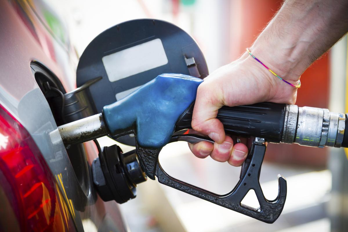 Gas Prices Fall Third Week in a Row Across Texas