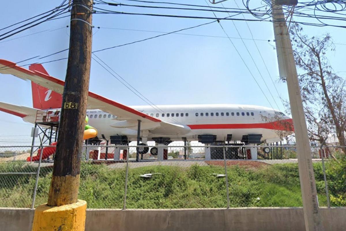 Why There's a Huge Airplane Sitting in Juárez Near El Paso