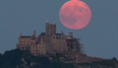 Tonight's Strawberry Moon Will Light Up the Borderland Sky