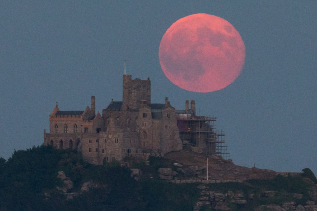 Tonight's Strawberry Moon Will Light Up the Borderland Sky
