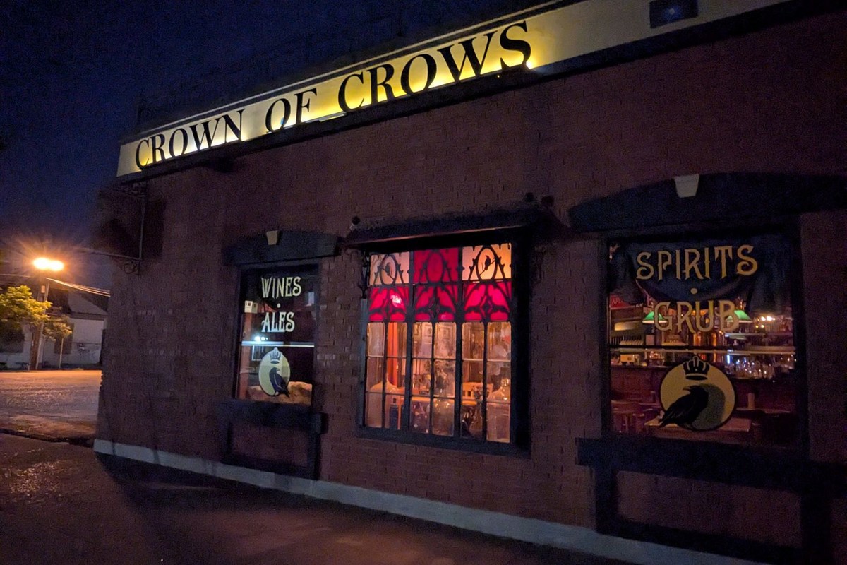 What To Expect At El Paso's Unique Crown Of Crows Pub