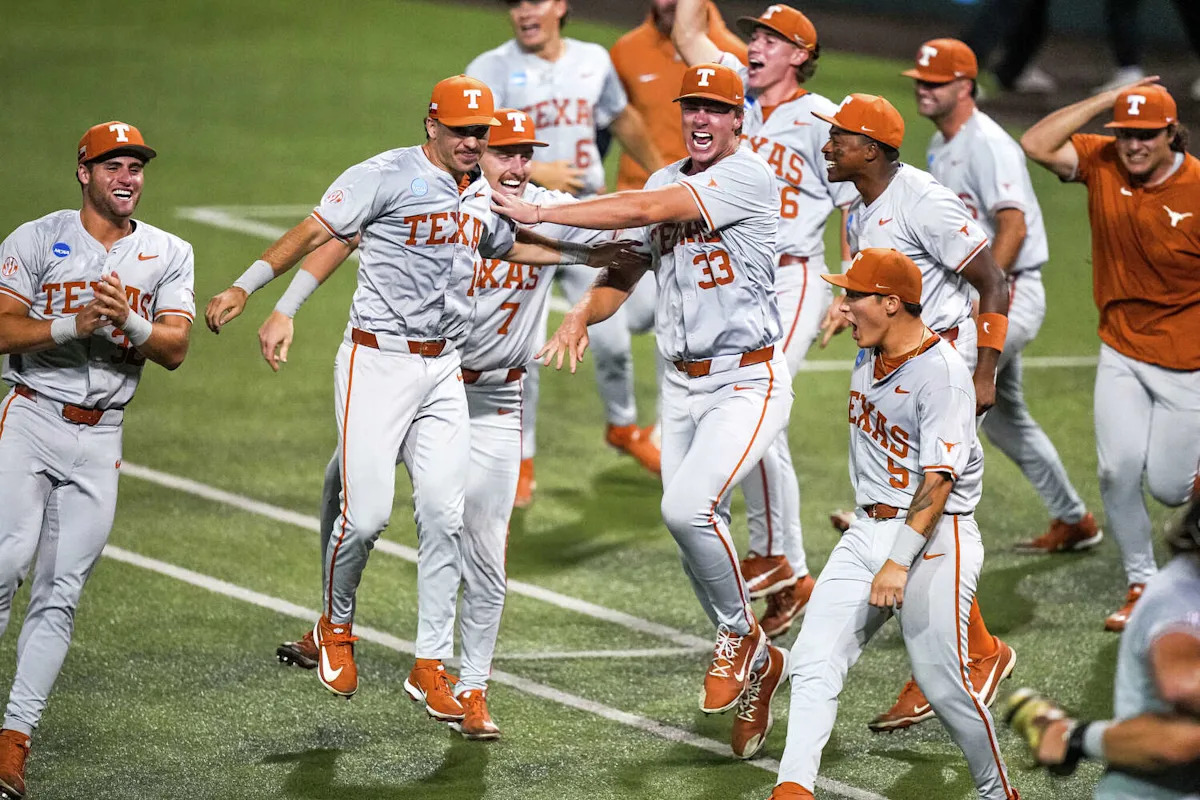 'OmaHORNS': Fans react to Texas Longhorns' return to College World Series