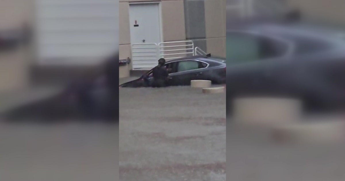 Baylor Dallas officer steps in to rescue numerous people as streets flood