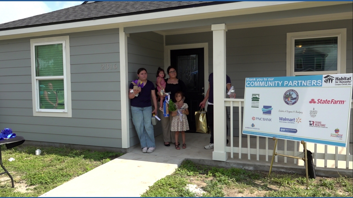 Single mother receives keys to new Habitat for Humanity home in Corpus Christi