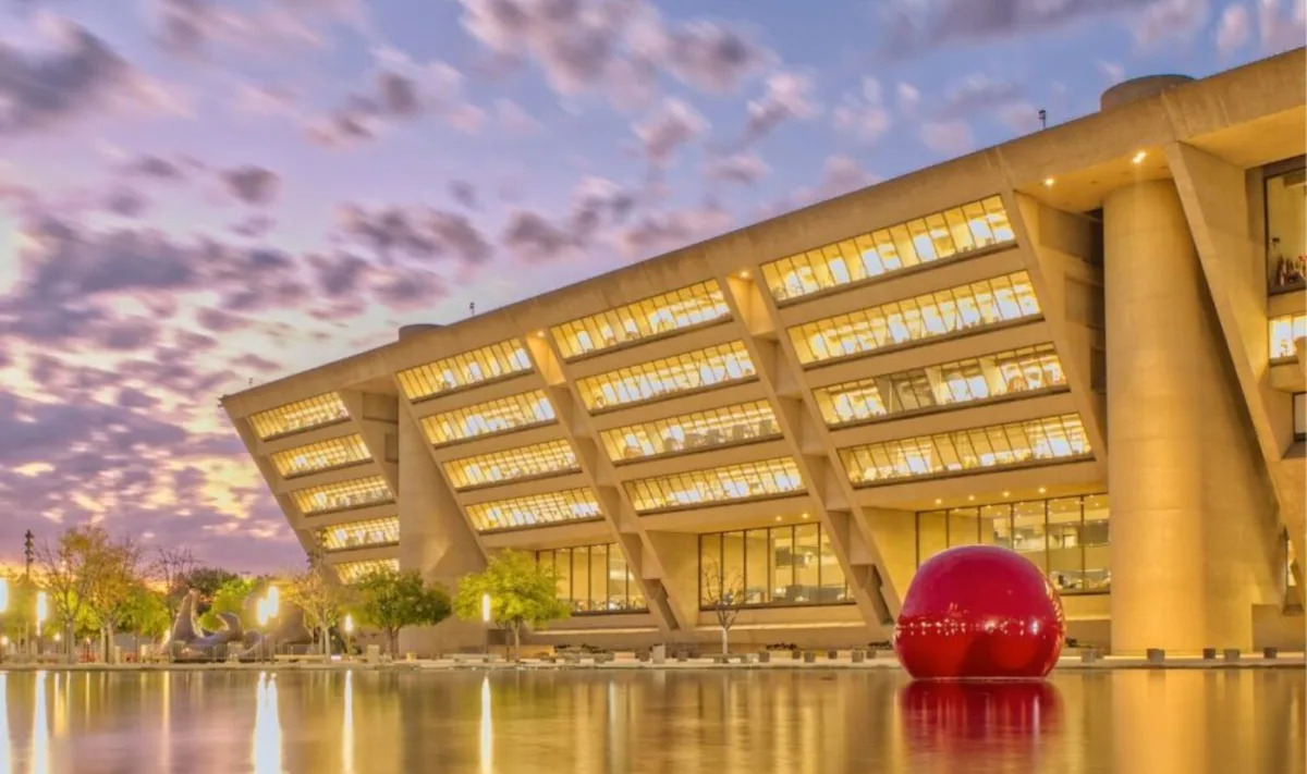 Dallas Mayor Calls New City Hall Relocation Meeting After Judge Blocks Vote