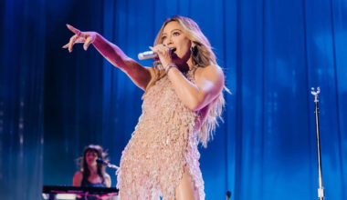 Hilary Duff has a Houston homecoming, shouts out Shipley & Escalante's, at sold-out Woodlands show