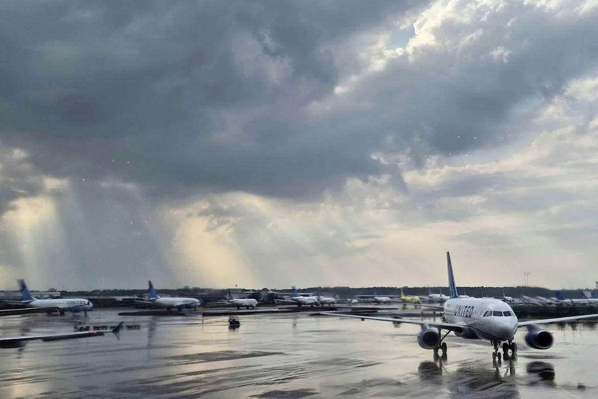 Severe thunderstorm warnings issued in Houston as storms roll through