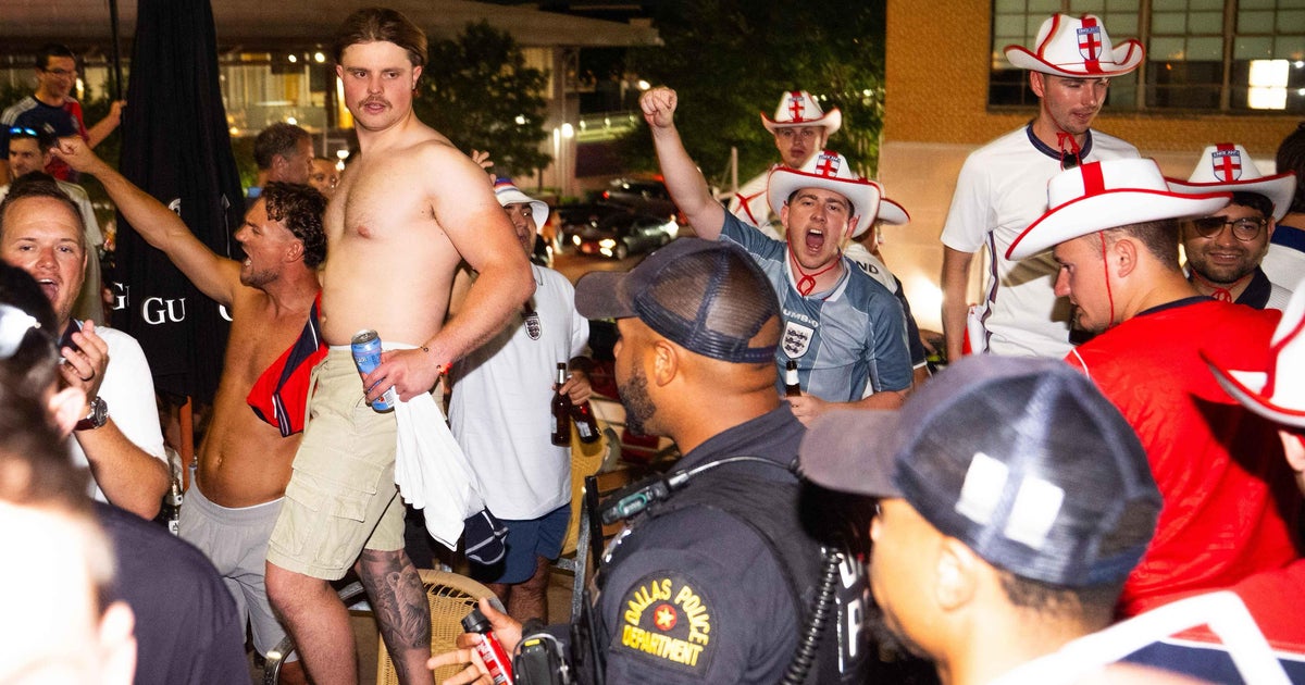 Hundreds of England fans kicked out of Dallas bar after reportedly drinking 5,000 beers ahead of World Cup match
