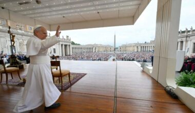 Pope: 'Keep beautiful witness of Corpus Christi processions alive'