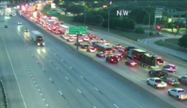 Man killed in rollover crash on westbound I‑30 in Fort Worth, authorities say