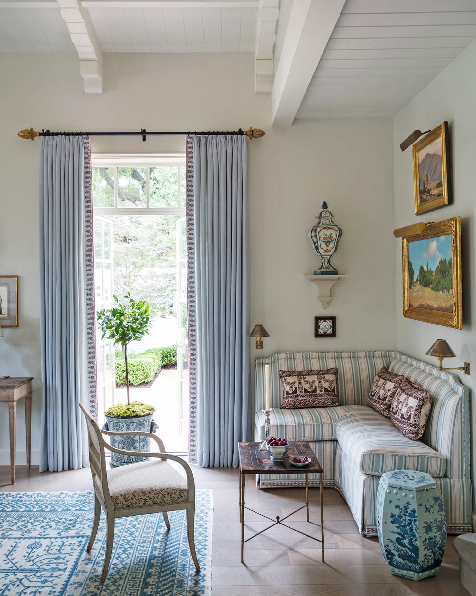 Kincaid Dallas living room sitting area with elegant furniture Kincaid Dallas living room sitting area with elegant furniture