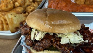 New York’s Atomic Wings gets a Fort Worth do-over, and chicken steals the show