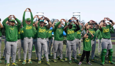 Ducks face Texas in Game 1 of Super Regionals: Live blog, analysis