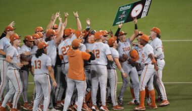 Texas Longhorns sweep Oregon Ducks in Supers, advance to first CWS since 2022