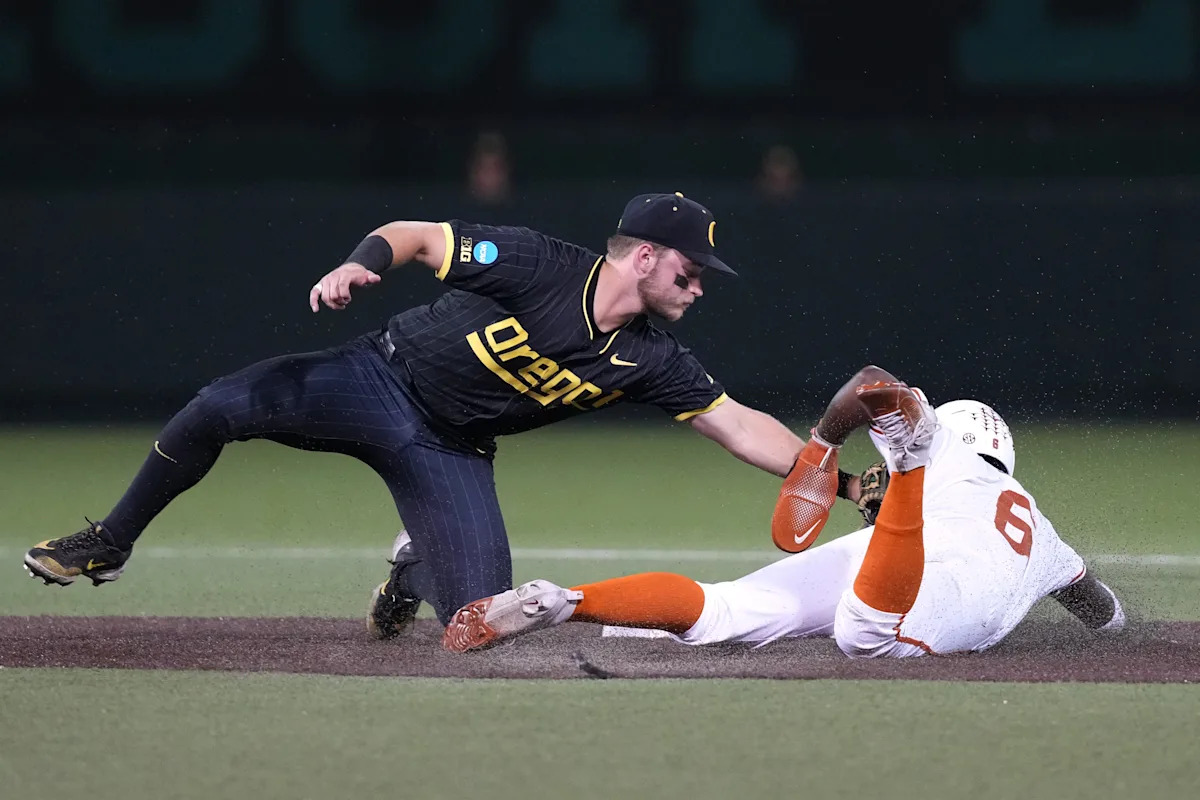 Oregon battles Texas in Super Regional with season on the line; live updates