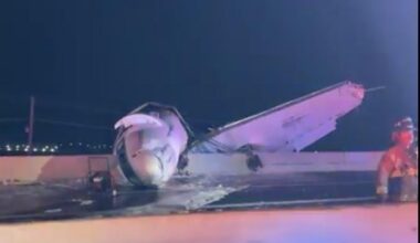 Small plane carrying 6 crashes on Texas highway, killing 1