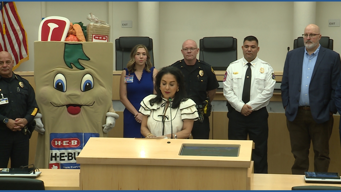 Corpus Christi Mayor invites families to Fourth of July celebration with fireworks, food and free activities