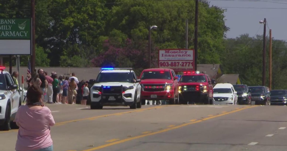 North Texas pays tribute as fallen fire chief is escorted back to Mabank
