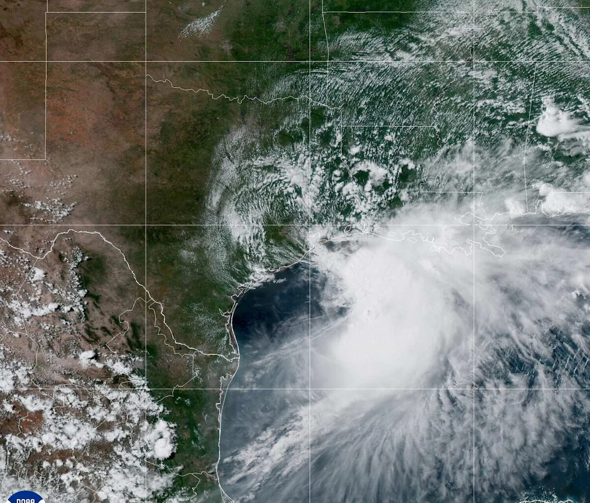 Tropical Storm Arthur comes ashore in Texas as Gulf Coast storm warnings remain in effect