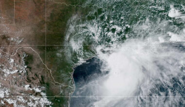 Tropical Storm Arthur comes ashore in Texas as Gulf Coast storm warnings remain in effect