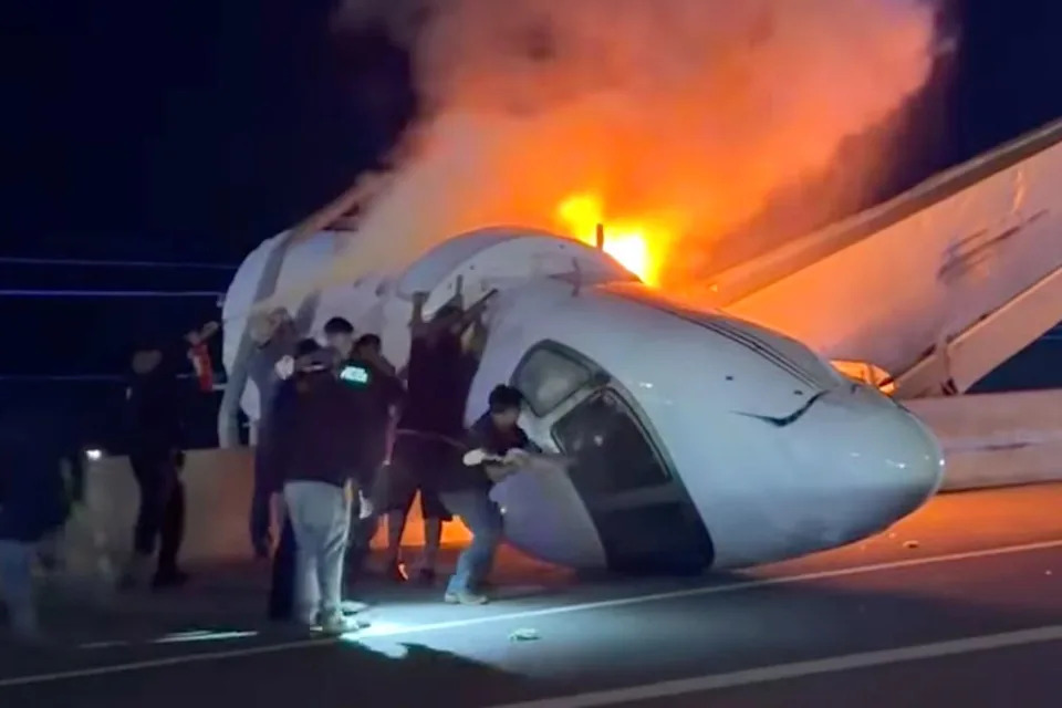 Bystanders raced to save the occupants of the plane after it crashed on a Texas highway.Credit: Zayra Garza via AP