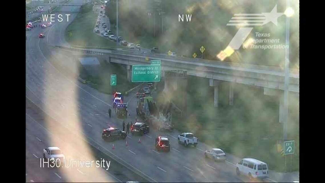 Driver killed in rollover crash on I-30 near downtown Fort Worth