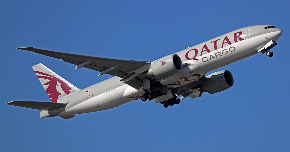 Video shows Boeing 777 making very low pass over Texas airfield