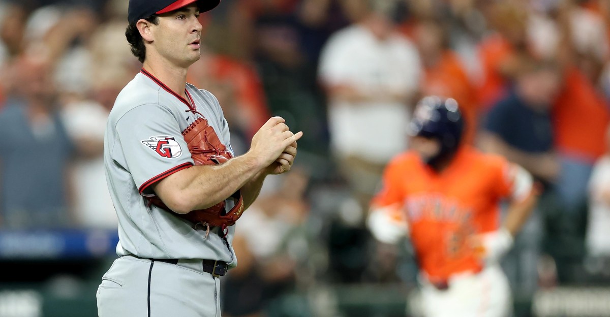 Guards drop series opener in Houston