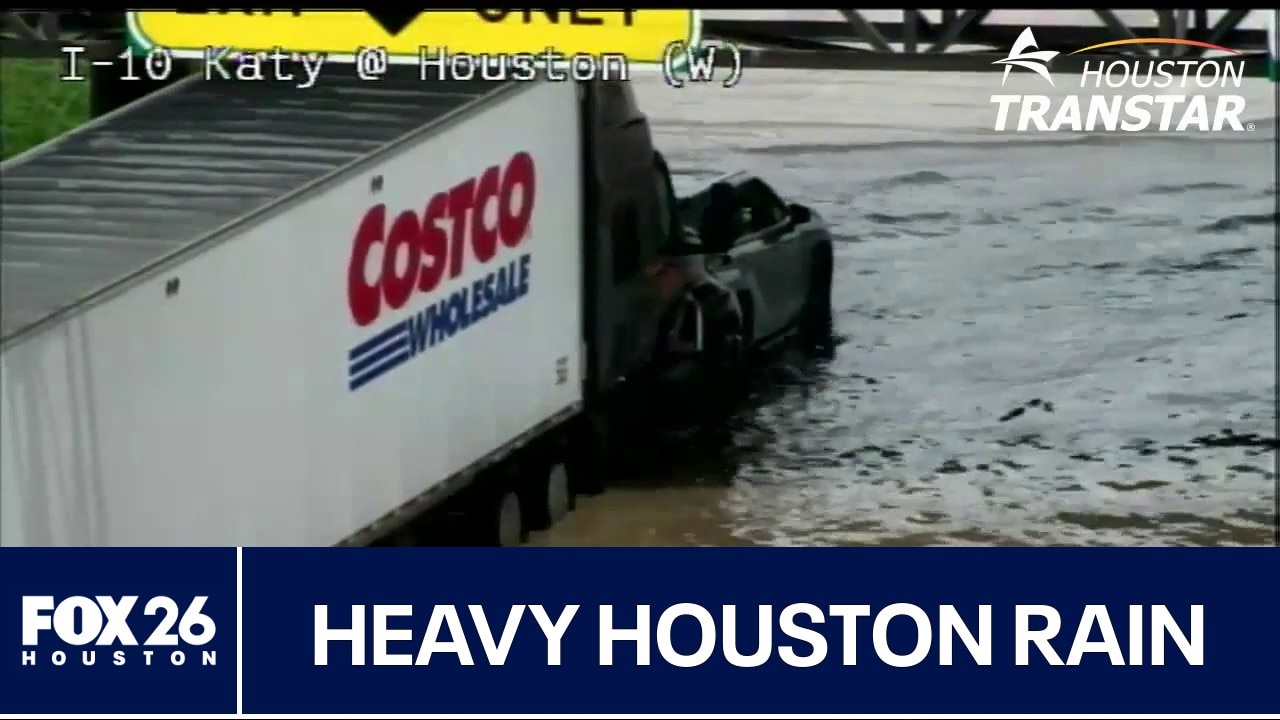 Heavy rain impacts Saturday in Houston