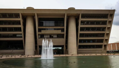 How many votes are needed to leave Dallas City Hall? We still don't know