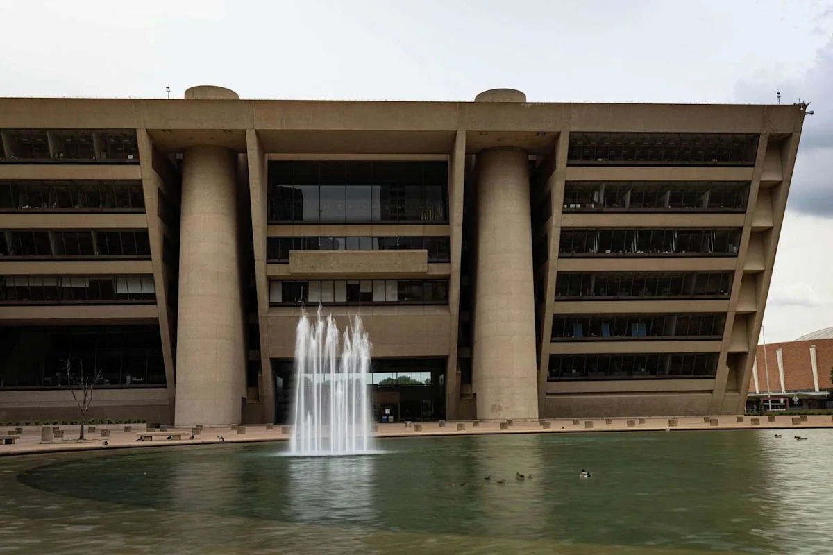 How many votes are needed to leave Dallas City Hall? We still don't know